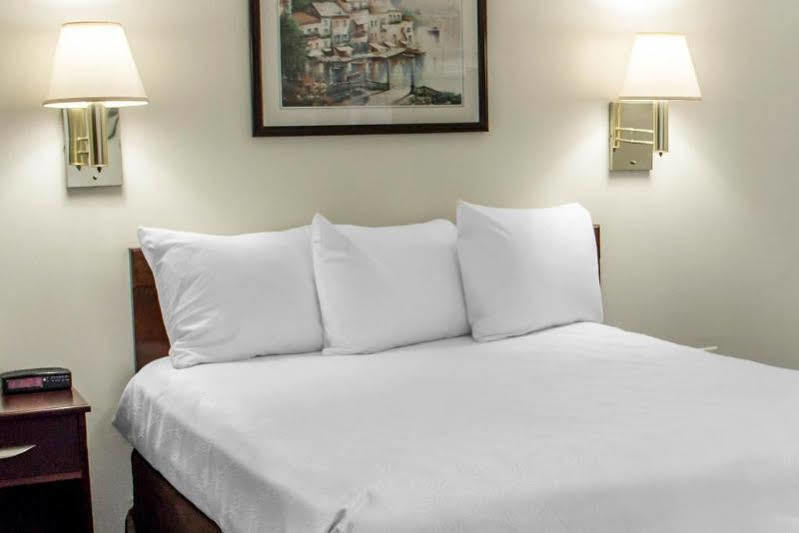 Motel 6-Greensboro, Nc - I-40 Экстерьер фото